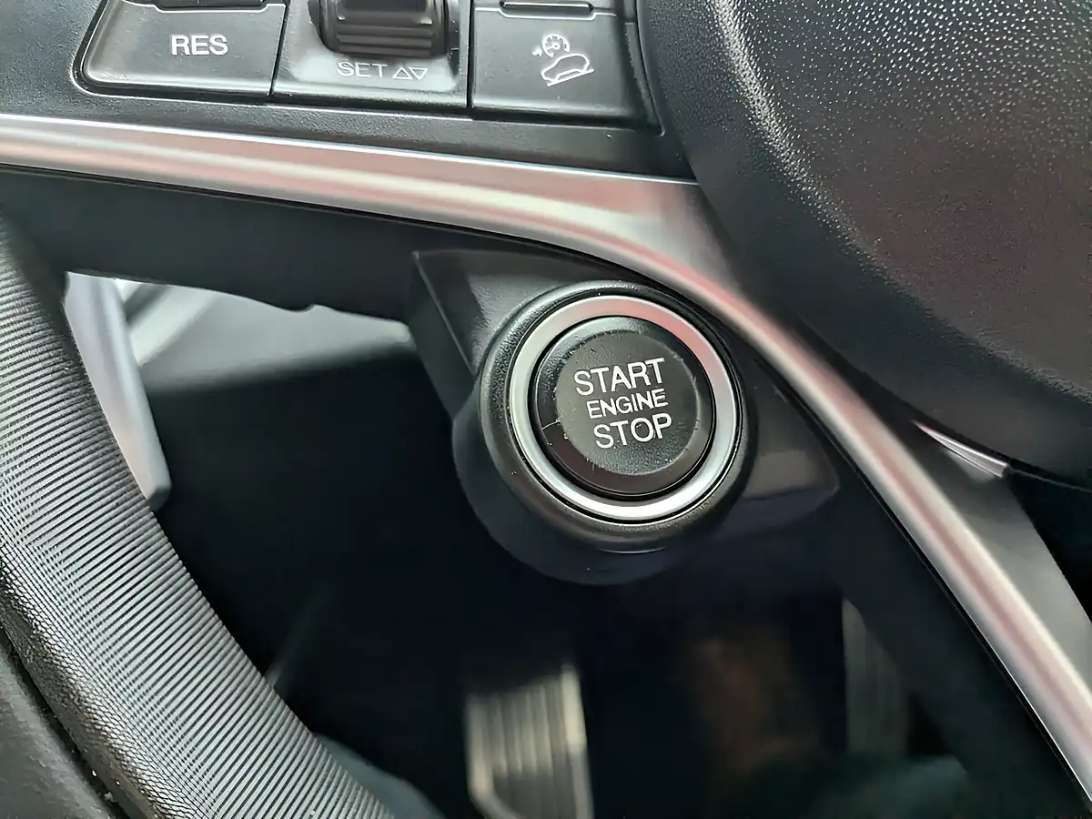 Used 2019 Alfa Romeo Stelvio Super Silverstone Grey - Interior and Exterior details 18