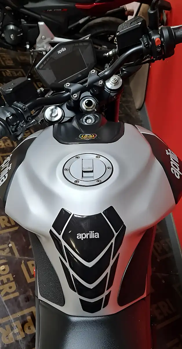 Used 2019 Aprilia Shiver 900 Grey - Interior and Exterior details 18