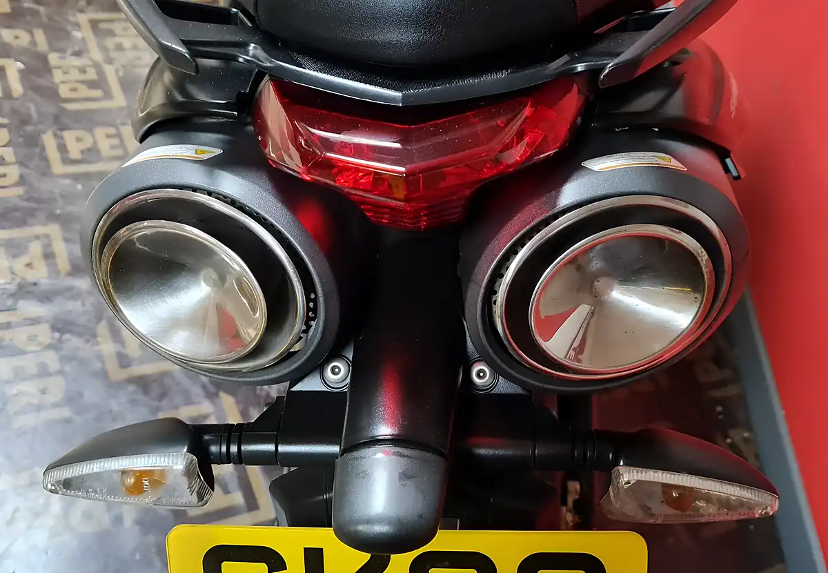Used 2019 Aprilia Shiver 900 Grey - Interior and Exterior details 6