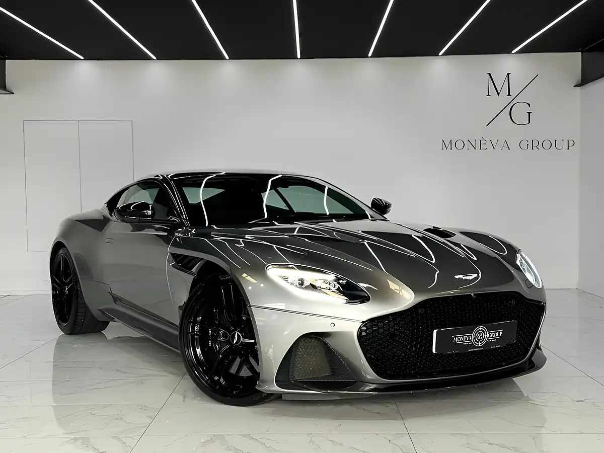 Used 2019 Aston Martin Dbs Superleggera Green - Front View