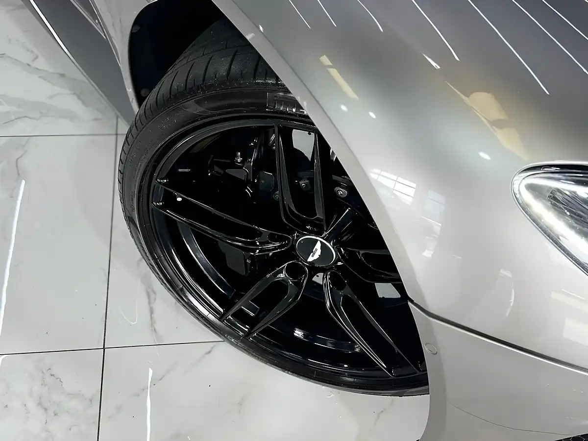Used 2019 Aston Martin Dbs Superleggera Green - Interior and Exterior details 13
