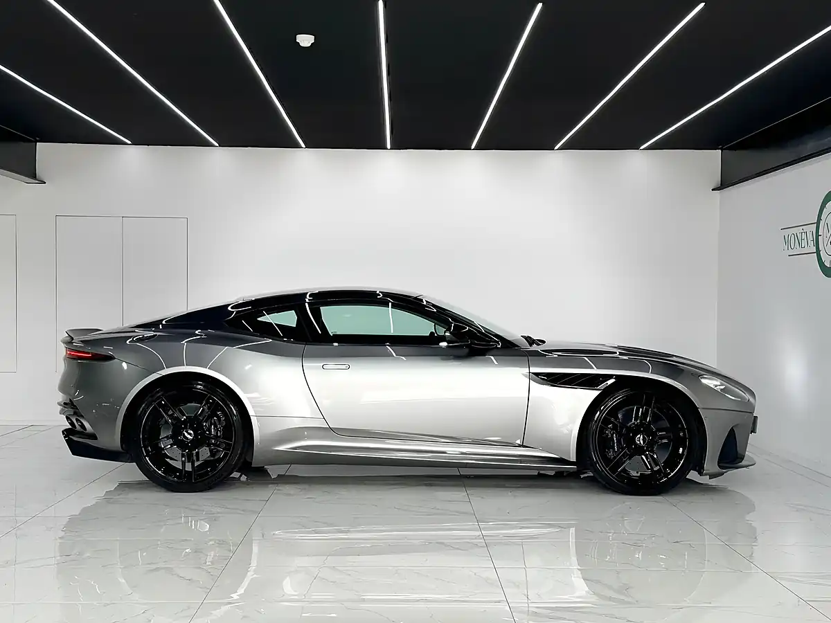 Used 2019 Aston Martin Dbs Superleggera Green - Interior and Exterior details 4