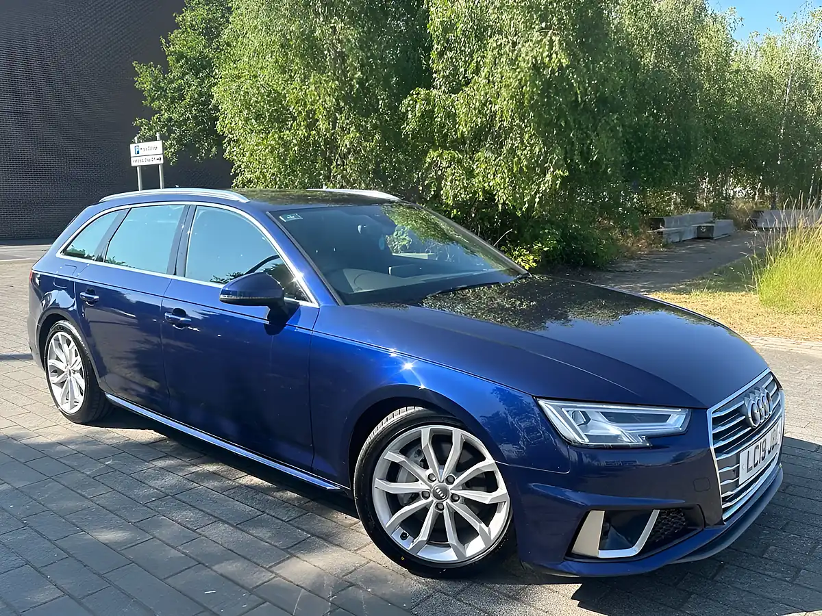 Used 2019 Audi A4 Avant S Line Blue - Interior and Exterior details 9