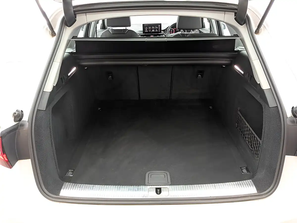 Used 2019 Audi A4 Avant Technik White - Interior and Exterior details 10