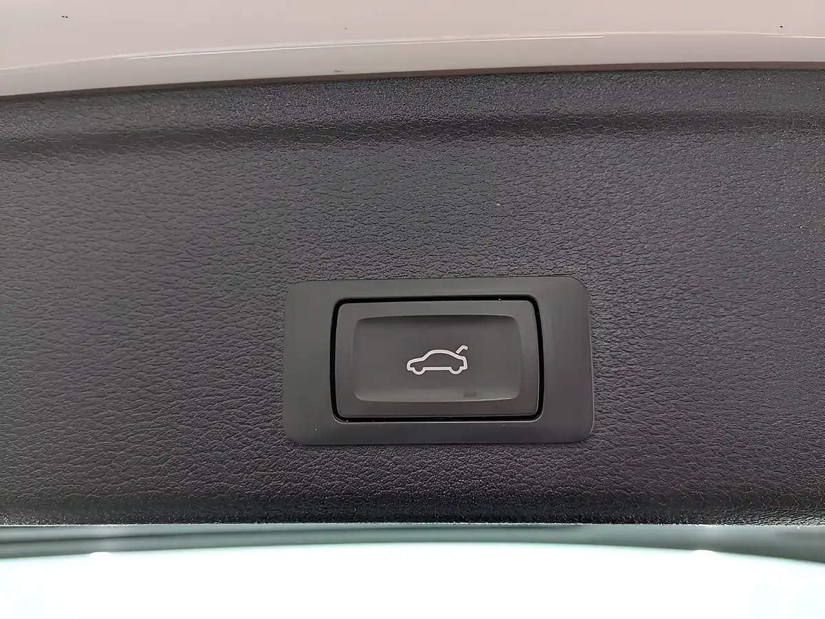 Used 2019 Audi A4 Avant Technik White - Interior and Exterior details 11