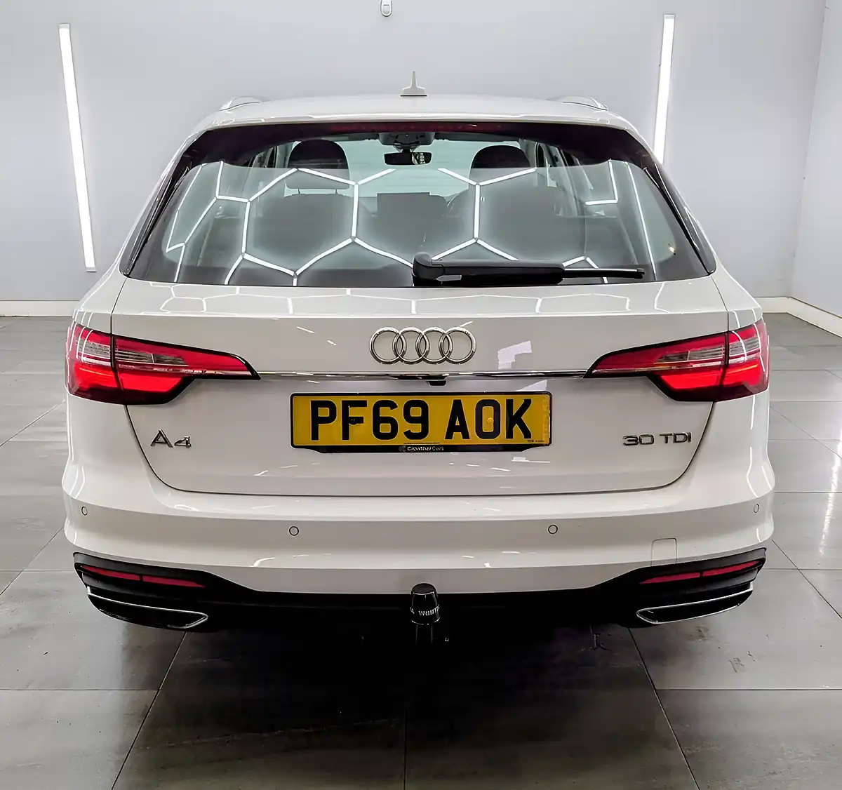 Used 2019 Audi A4 Avant Technik White - Interior and Exterior details 6