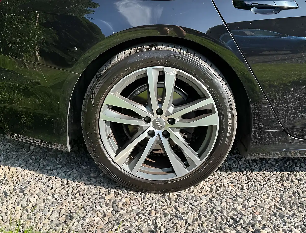Used 2019 Audi A6 S Line Brilliant Black - Interior and Exterior details 9