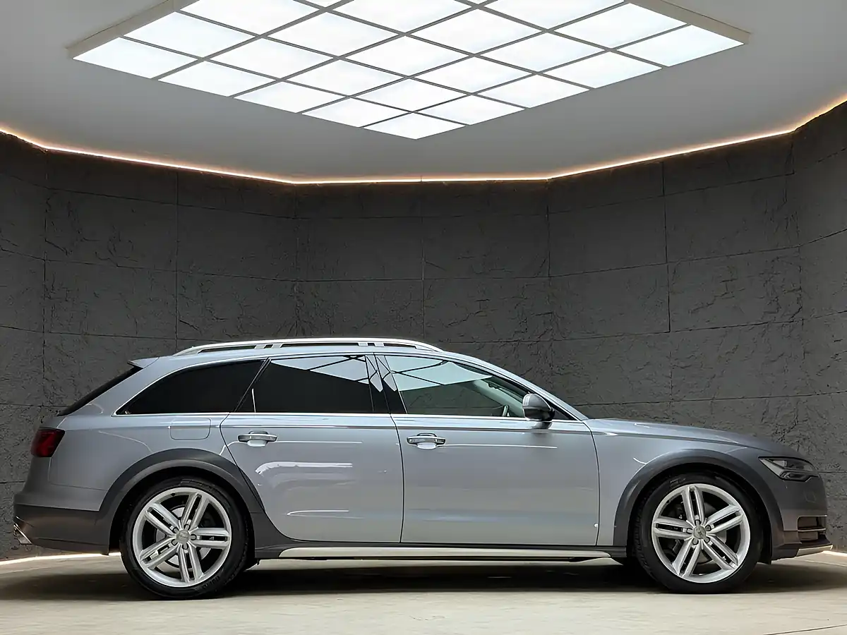 Used 2019 Audi Allroad Sport Grey - Interior and Exterior details 12