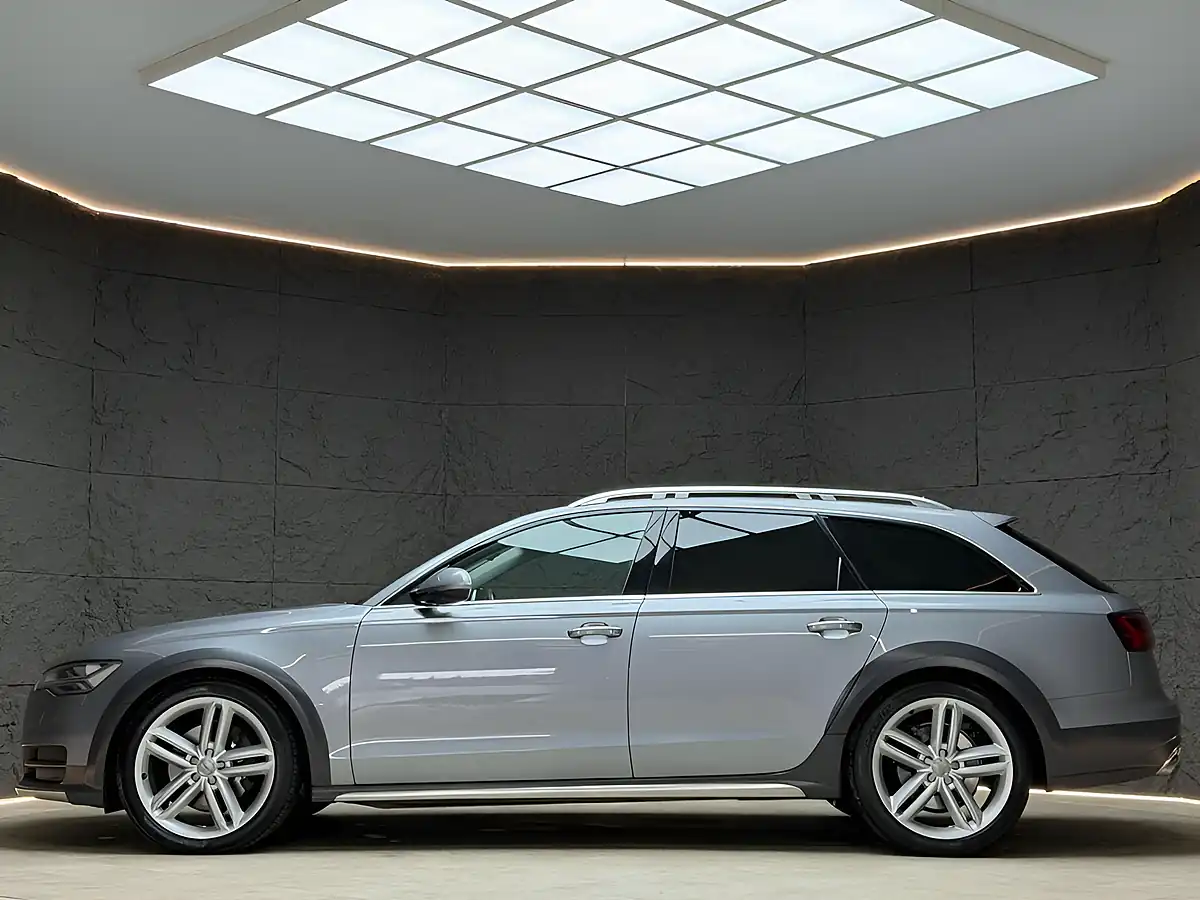 Used 2019 Audi Allroad Sport Grey - Interior and Exterior details 8