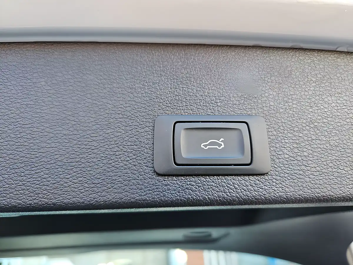 Used 2019 Audi Q2 Sport White - Interior and Exterior details 13