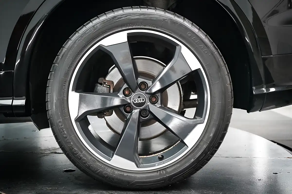 Used 2019 Audi Q5 Black Edition Black - Interior and Exterior details 19