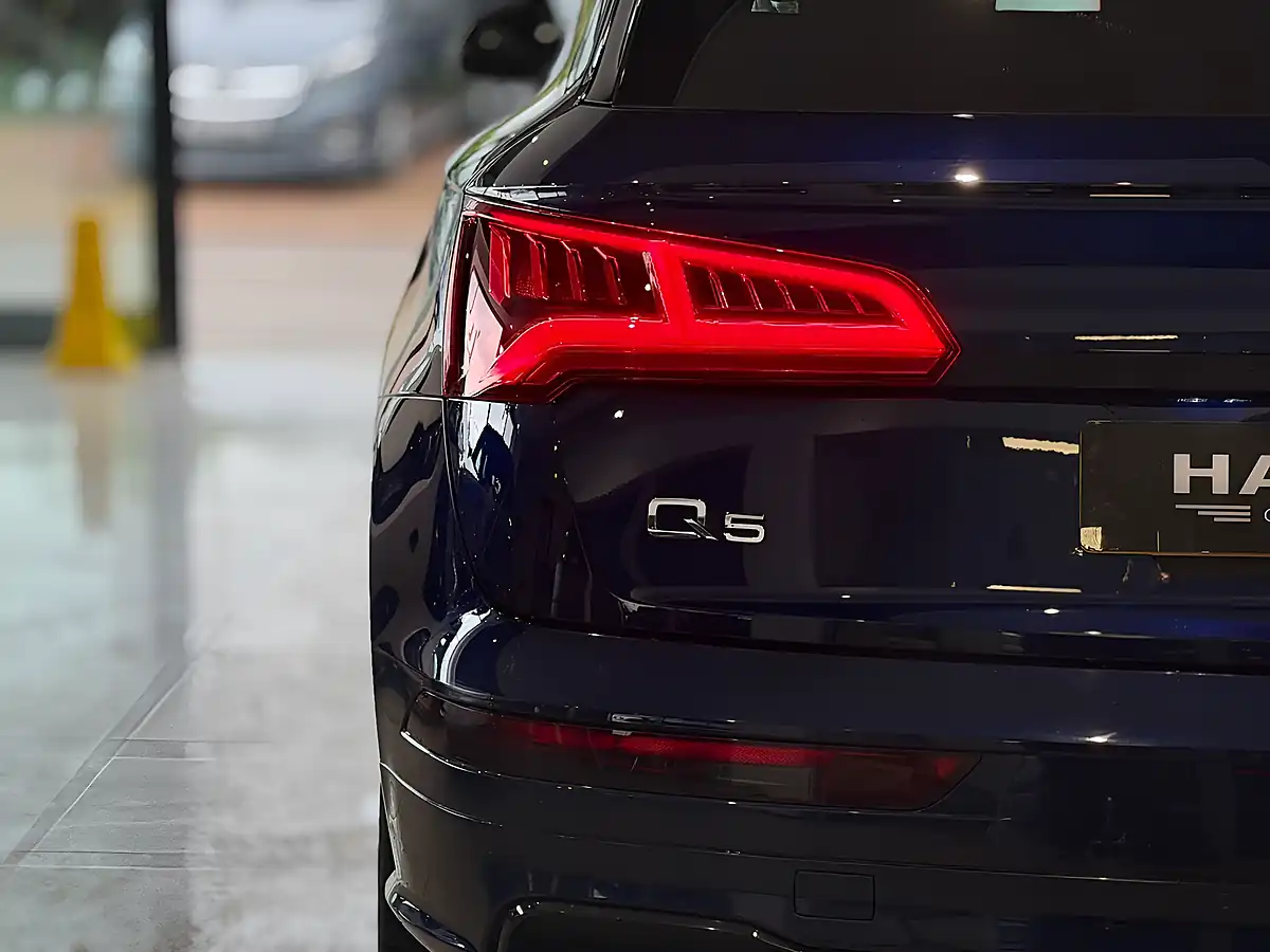 Used 2019 Audi Q5 Black Edition Blue - Interior and Exterior details 8