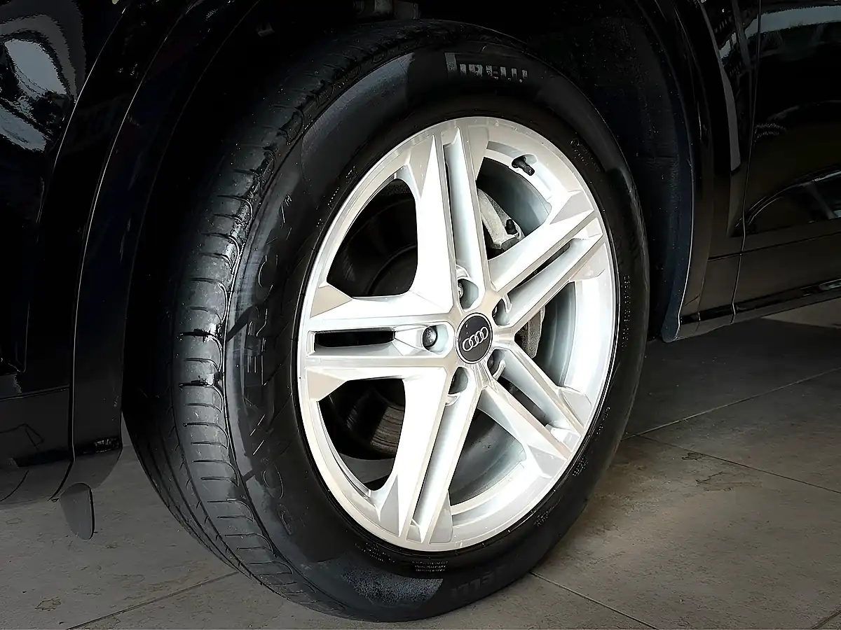 Used 2019 Audi Q5 S Line Black - Interior and Exterior details 4