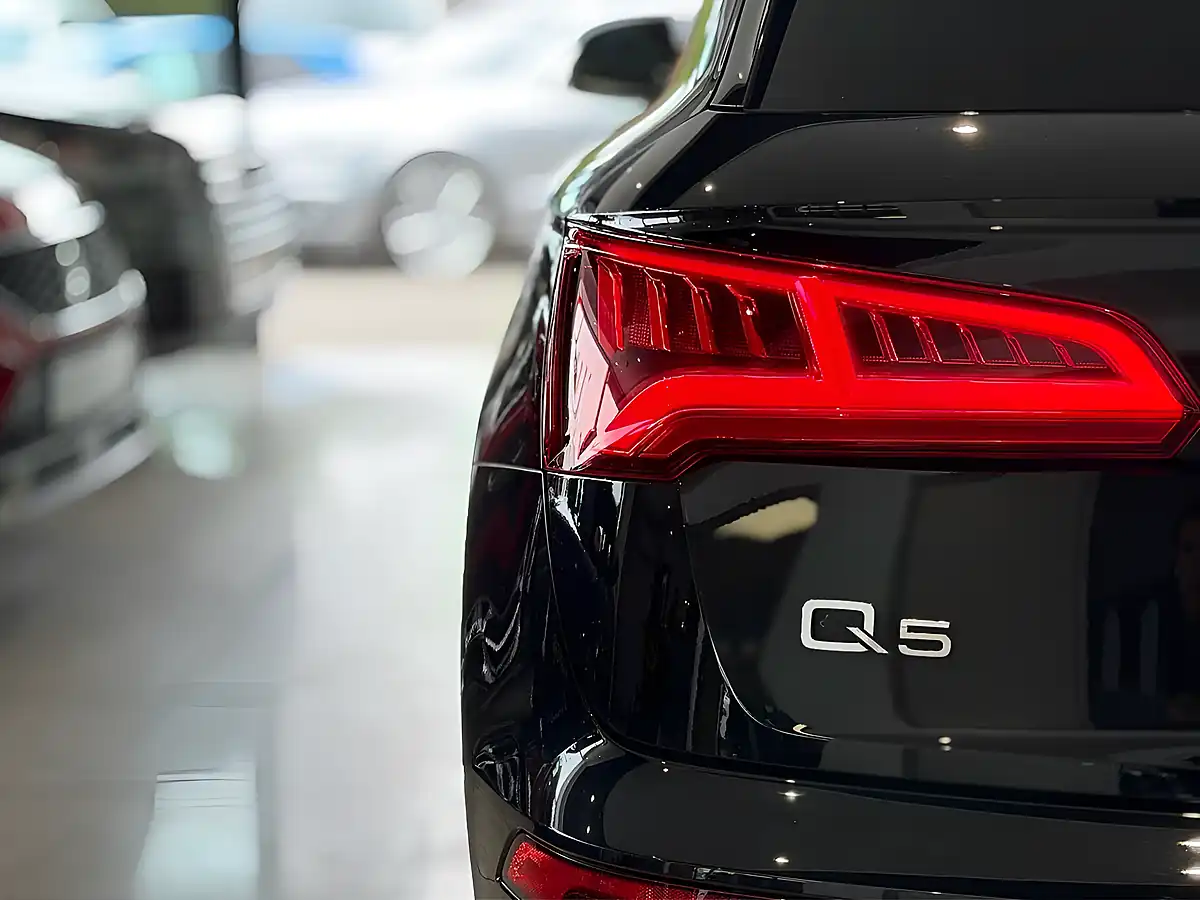 Used 2019 Audi Q5 S Line Black - Interior and Exterior details 7