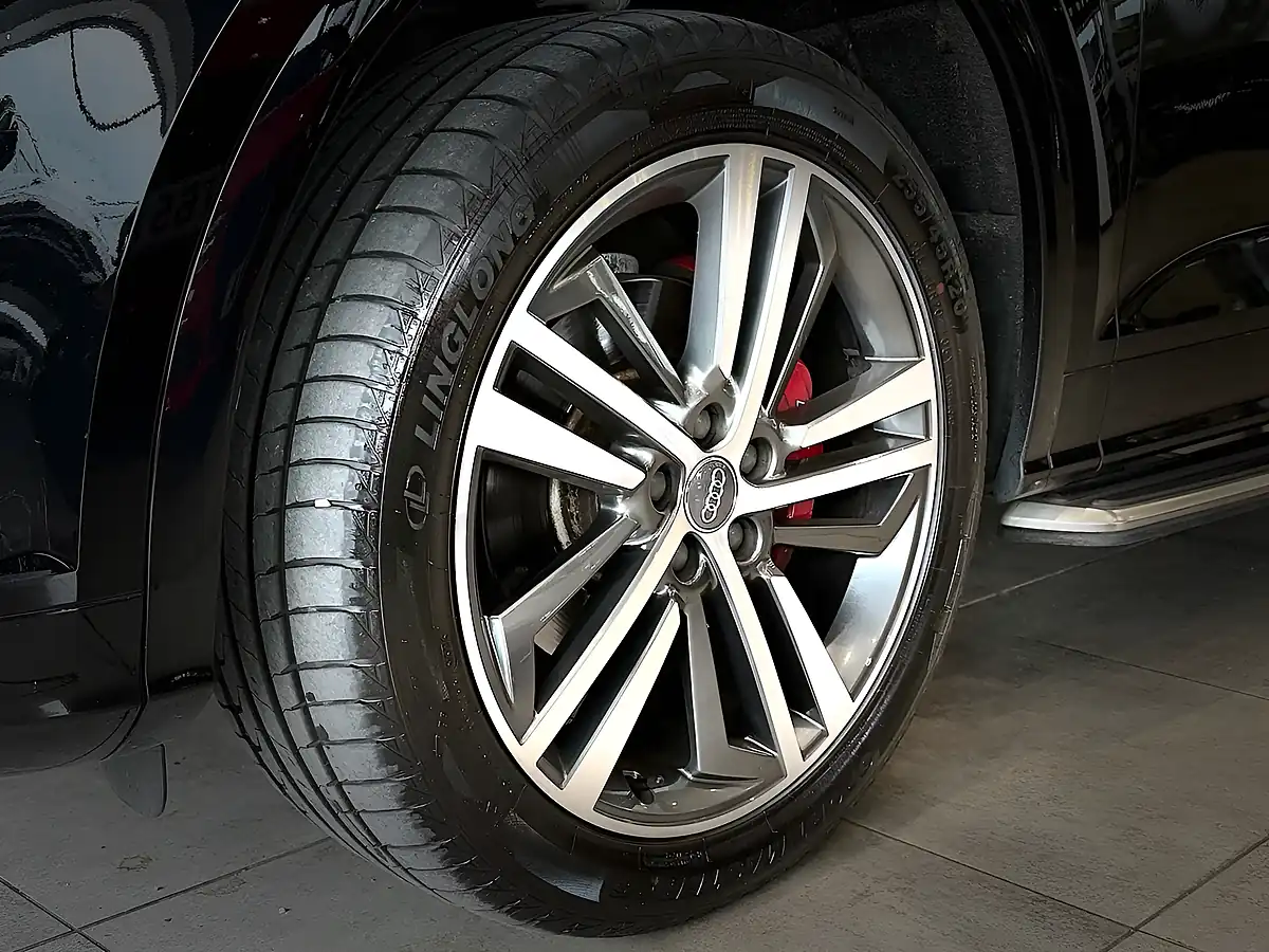 Used 2019 Audi Q5 S Line Black - Interior and Exterior details 4