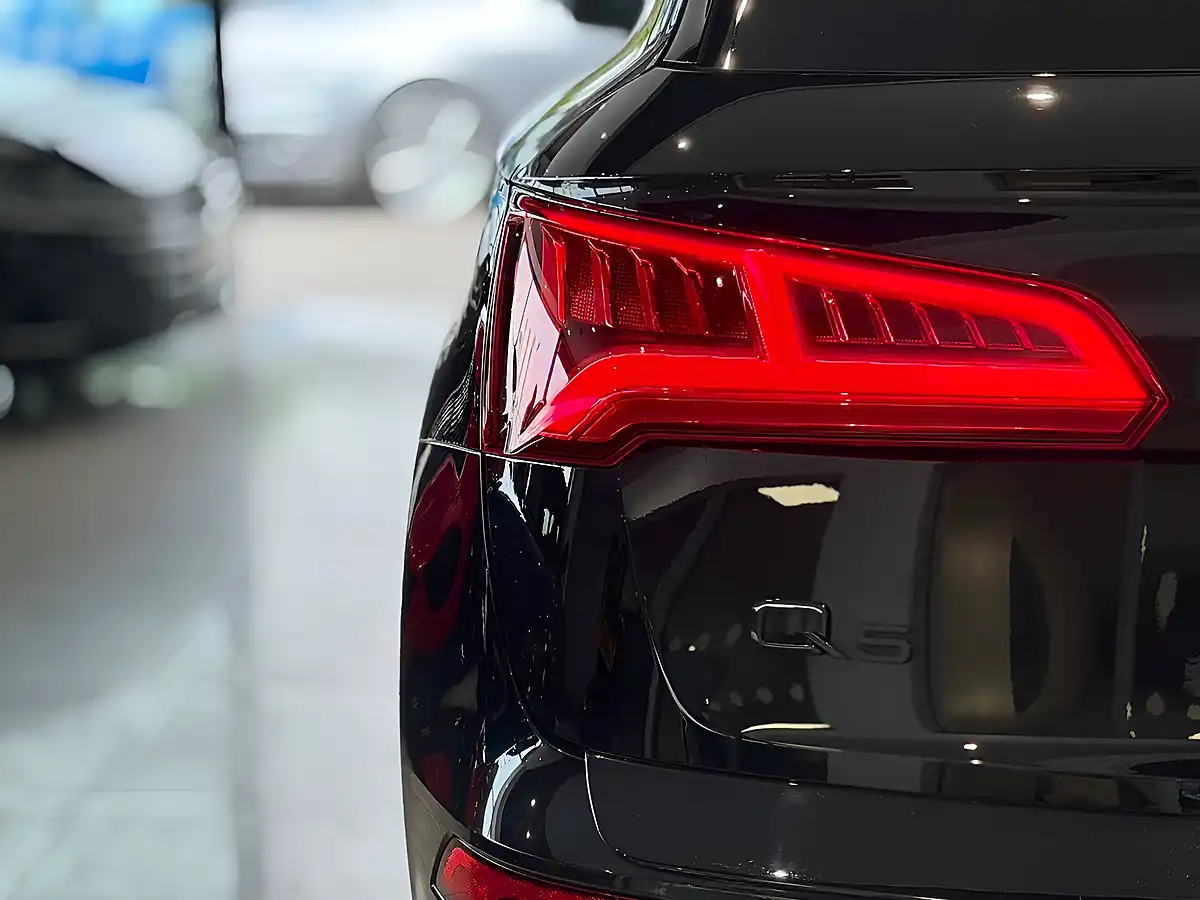 Used 2019 Audi Q5 S Line Black - Interior and Exterior details 7