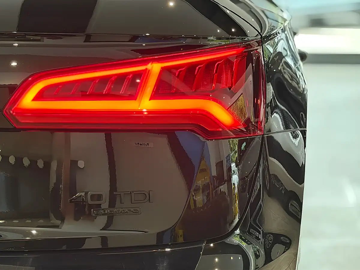 Used 2019 Audi Q5 S Line Black - Interior and Exterior details 8