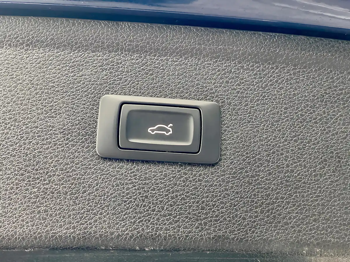 Used 2019 Audi Q5 S Line Blue - Interior and Exterior details 15
