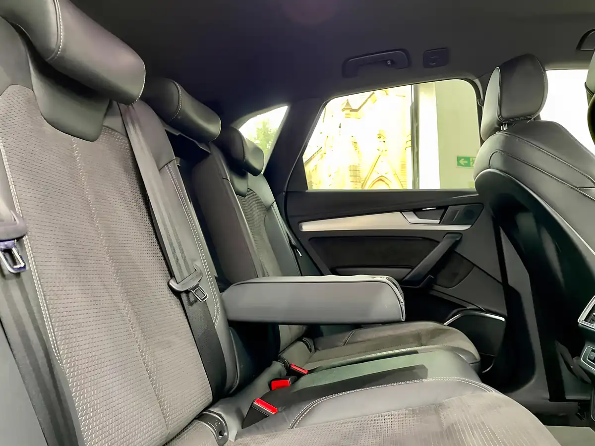 Used 2019 Audi Q5 S Line Blue - Interior and Exterior details 8