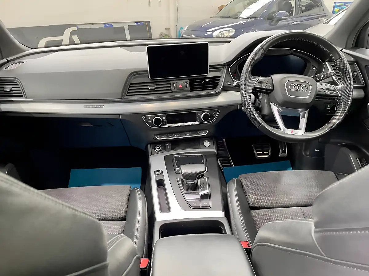 Used 2019 Audi Q5 S Line Blue - Interior and Exterior details 9