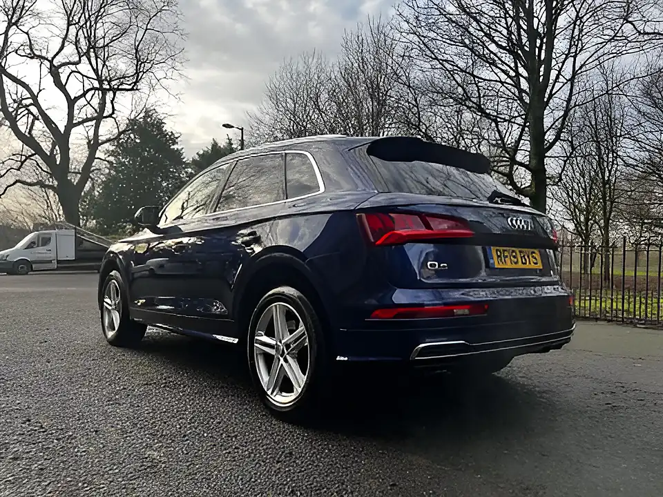 Used 2019 Audi Q5 S Line Blue - Interior and Exterior details 3