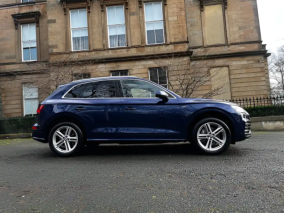 Used 2019 Audi Q5 S Line Blue - Interior and Exterior details 6