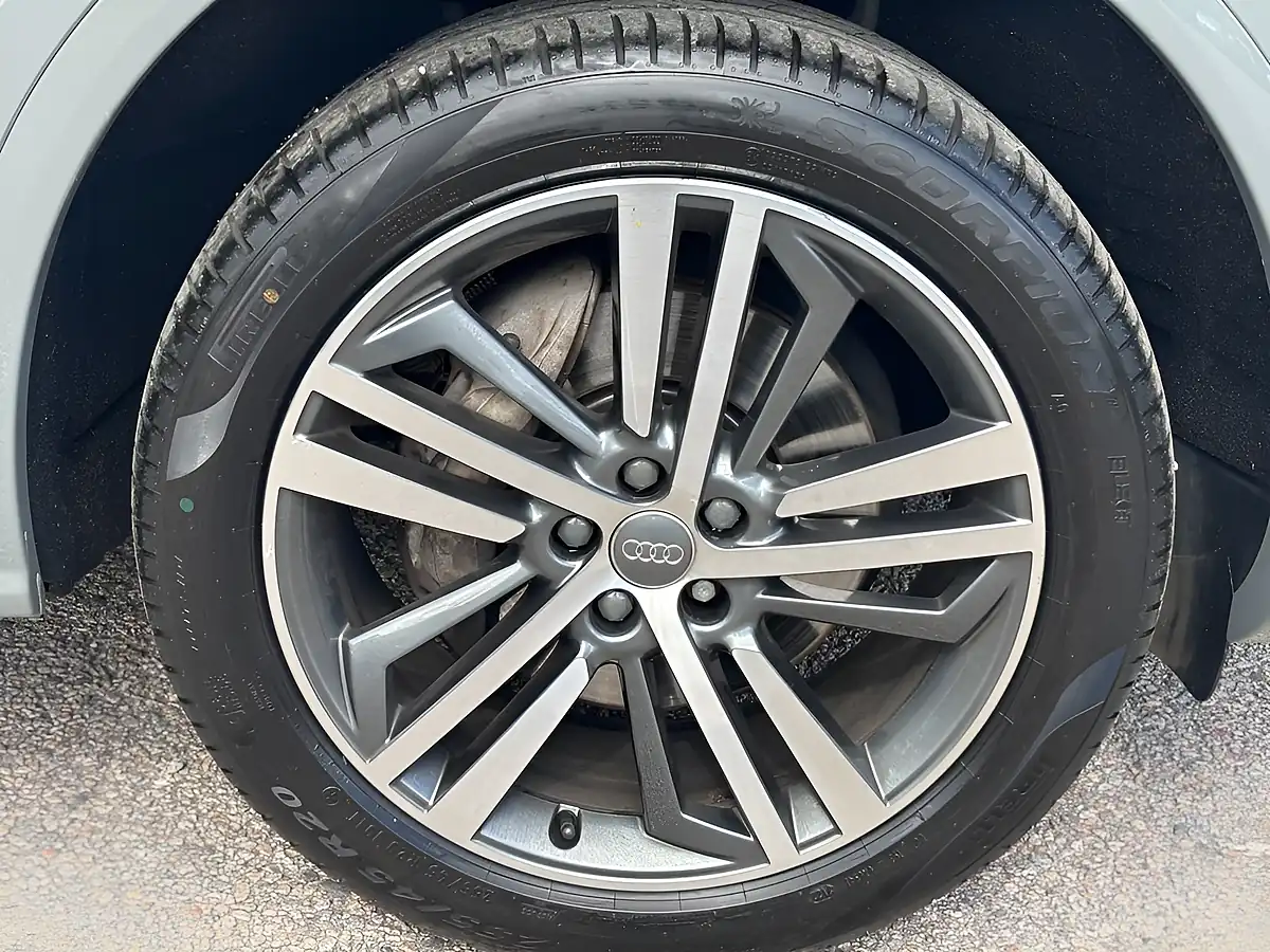 Used 2019 Audi Q5 S Line Competition Grey - Interior and Exterior details 18
