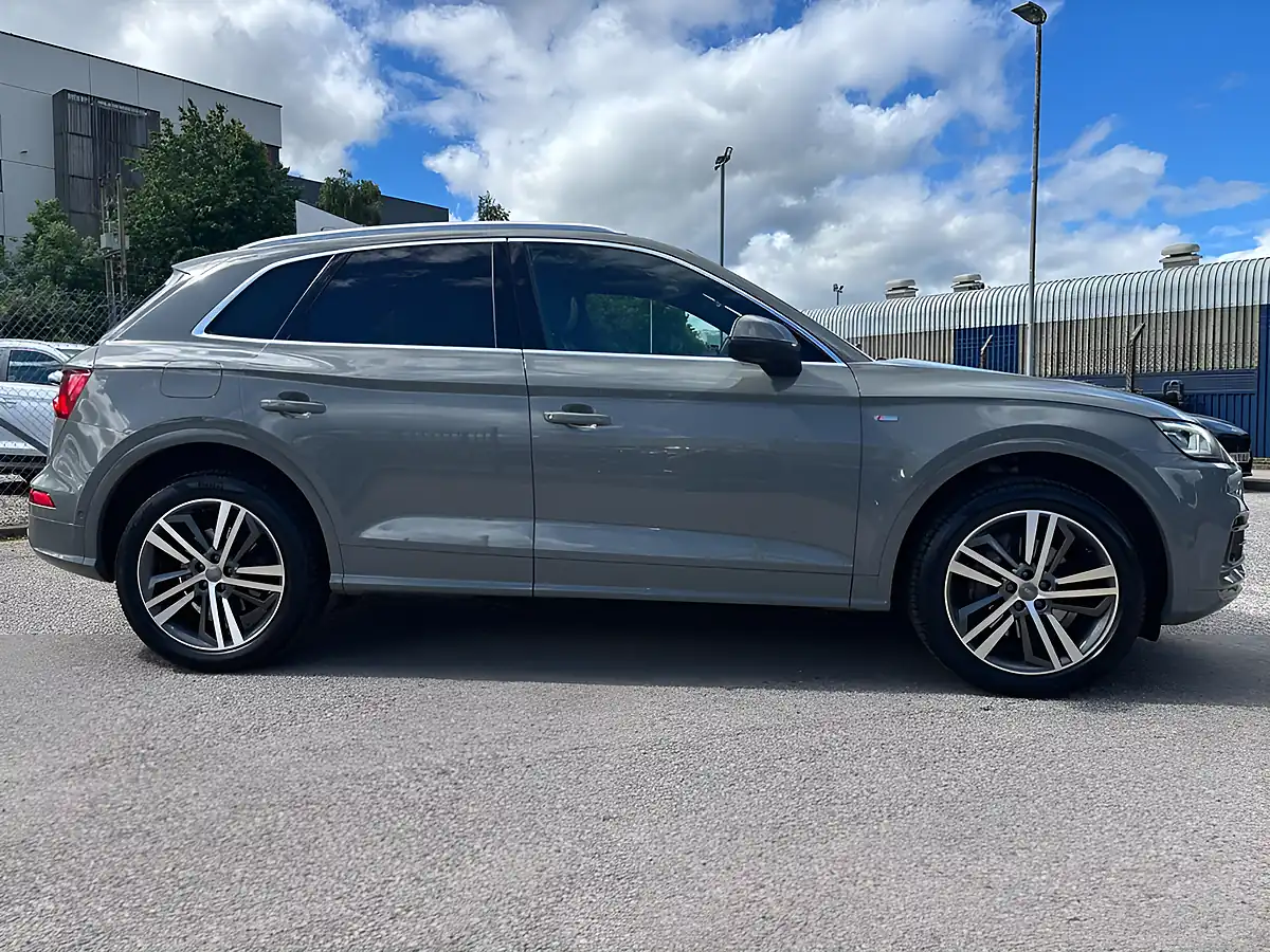 Used 2019 Audi Q5 S Line Competition Grey - Interior and Exterior details 6