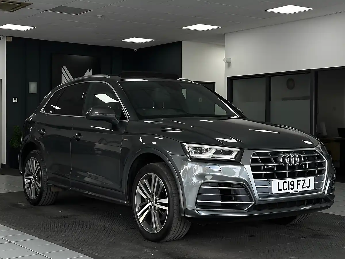 Used 2019 Audi Q5 S Line Grey - Interior and Exterior details 3