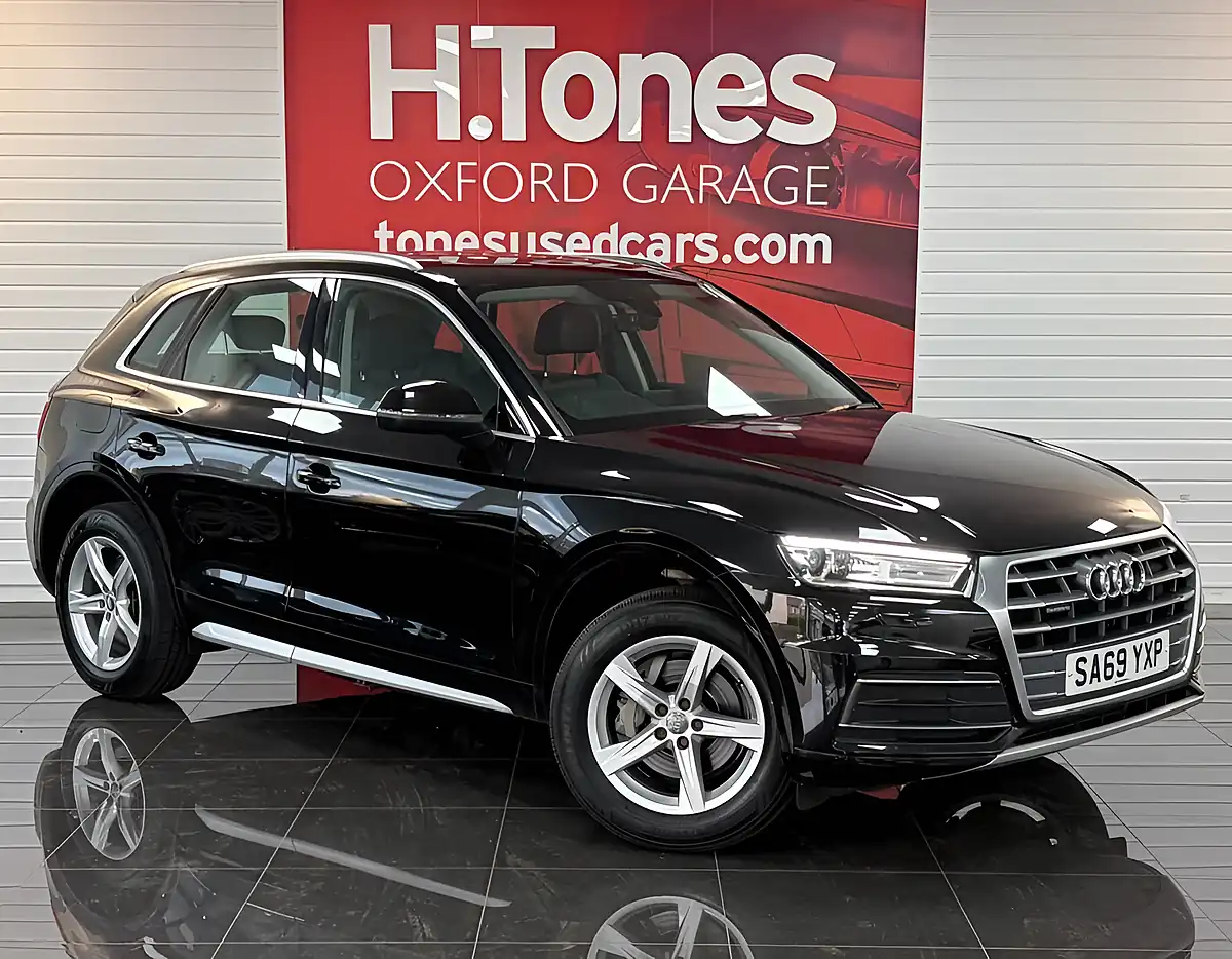 Used 2019 Audi Q5 Sport Black - Front View