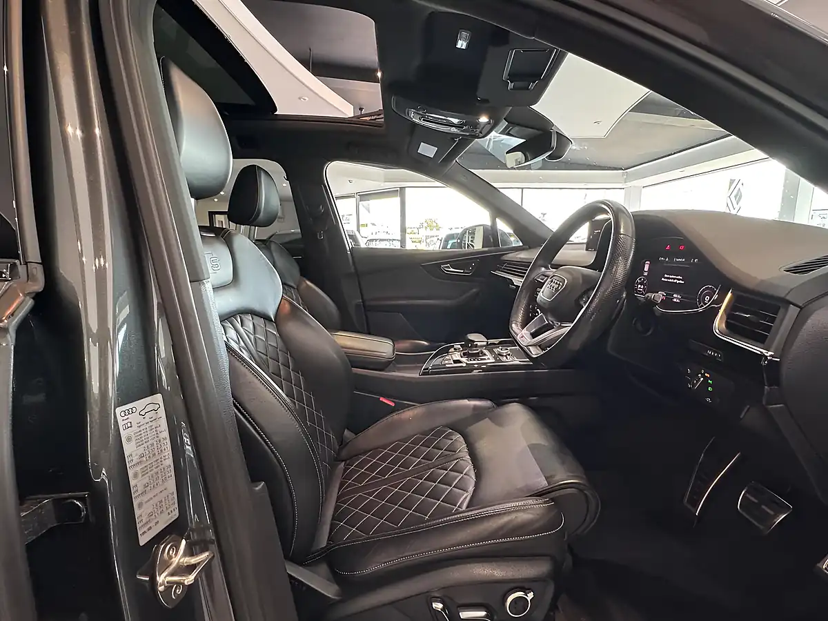 Used 2019 Audi Q7 Black Edition Grey - Interior and Exterior details 18