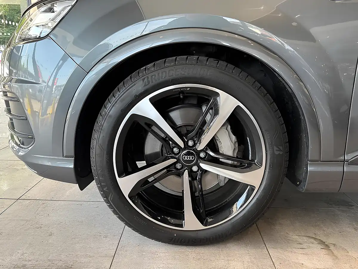 Used 2019 Audi Q7 Black Edition Grey - Interior and Exterior details 3