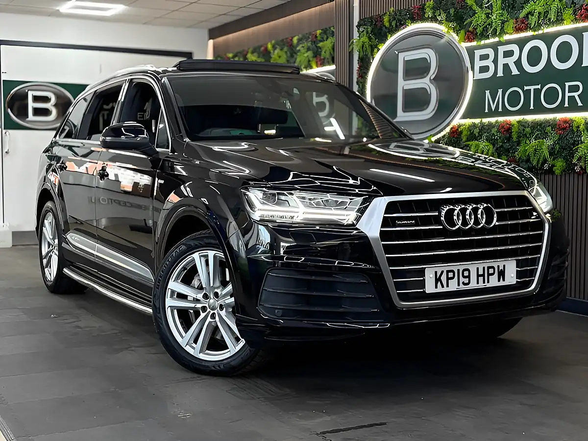 Used 2019 Audi Q7 S Line Black - Front View