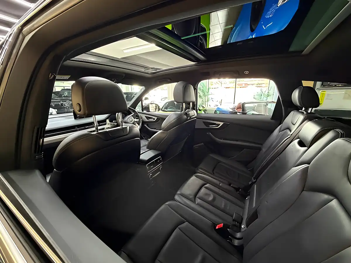 Used 2019 Audi Q7 S Line Black - Interior and Exterior details 11
