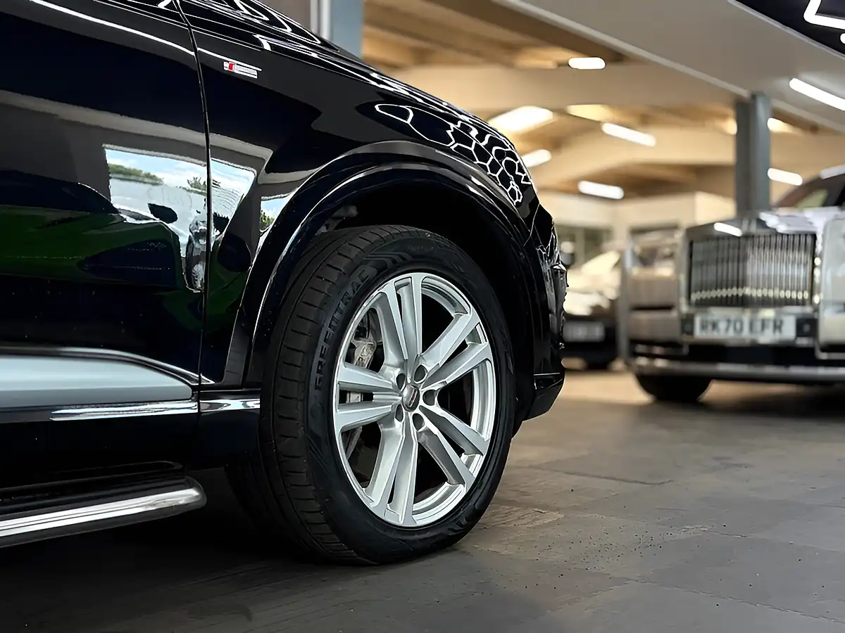 Used 2019 Audi Q7 S Line Black - Interior and Exterior details 7