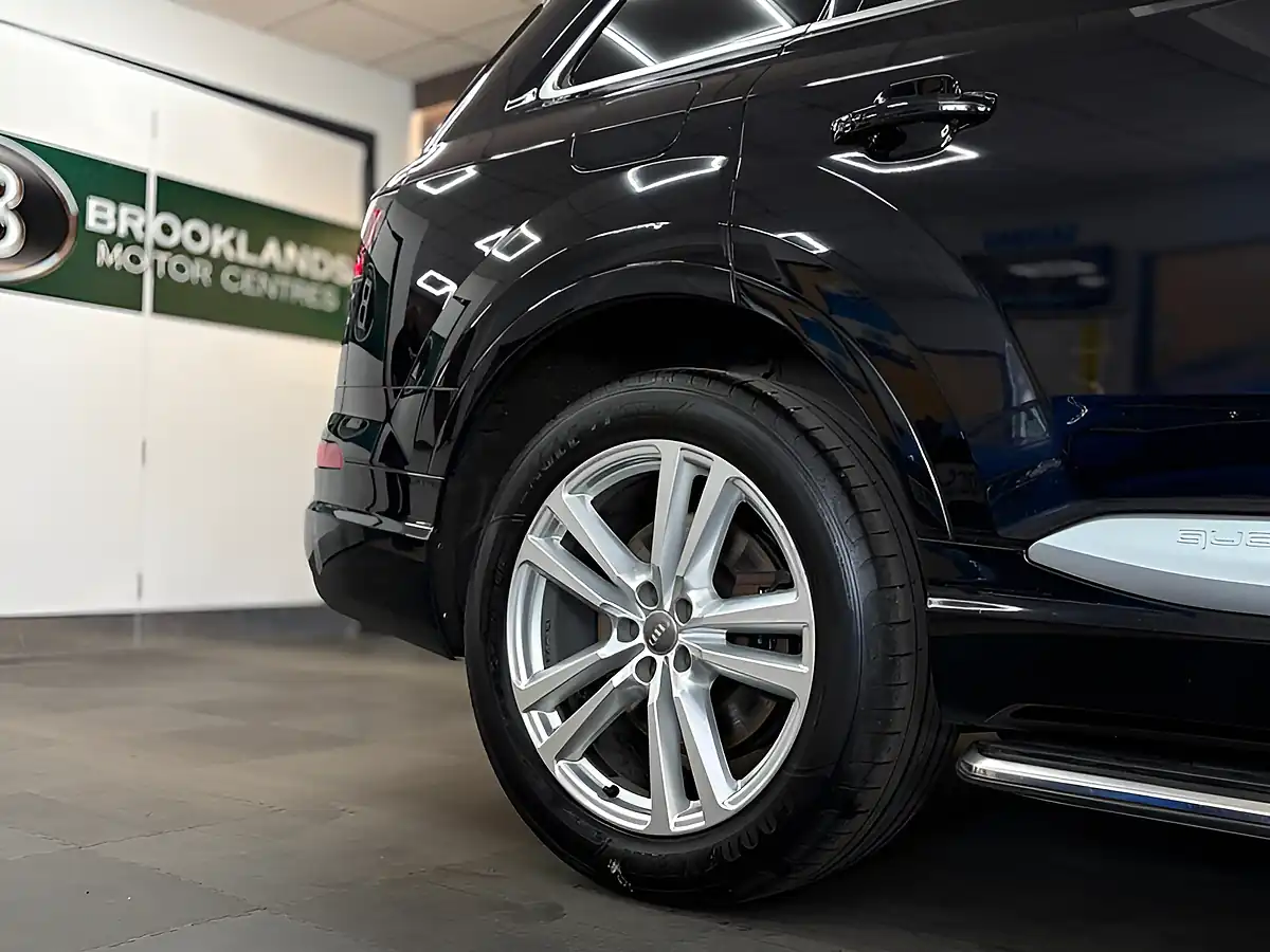 Used 2019 Audi Q7 S Line Black - Interior and Exterior details 8