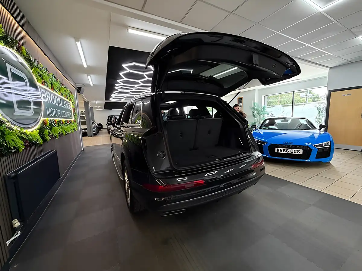 Used 2019 Audi Q7 S Line Black - Interior and Exterior details 3