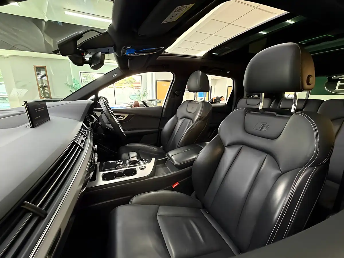 Used 2019 Audi Q7 S Line Black - Interior and Exterior details 5
