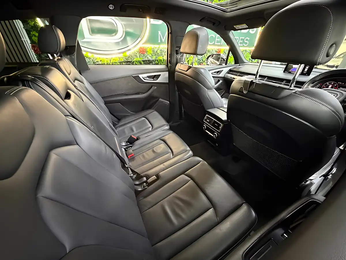 Used 2019 Audi Q7 S Line Black - Interior and Exterior details 9