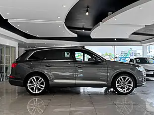 Used 2019 Audi Q7 S Line Grey - Interior and Exterior details 10
