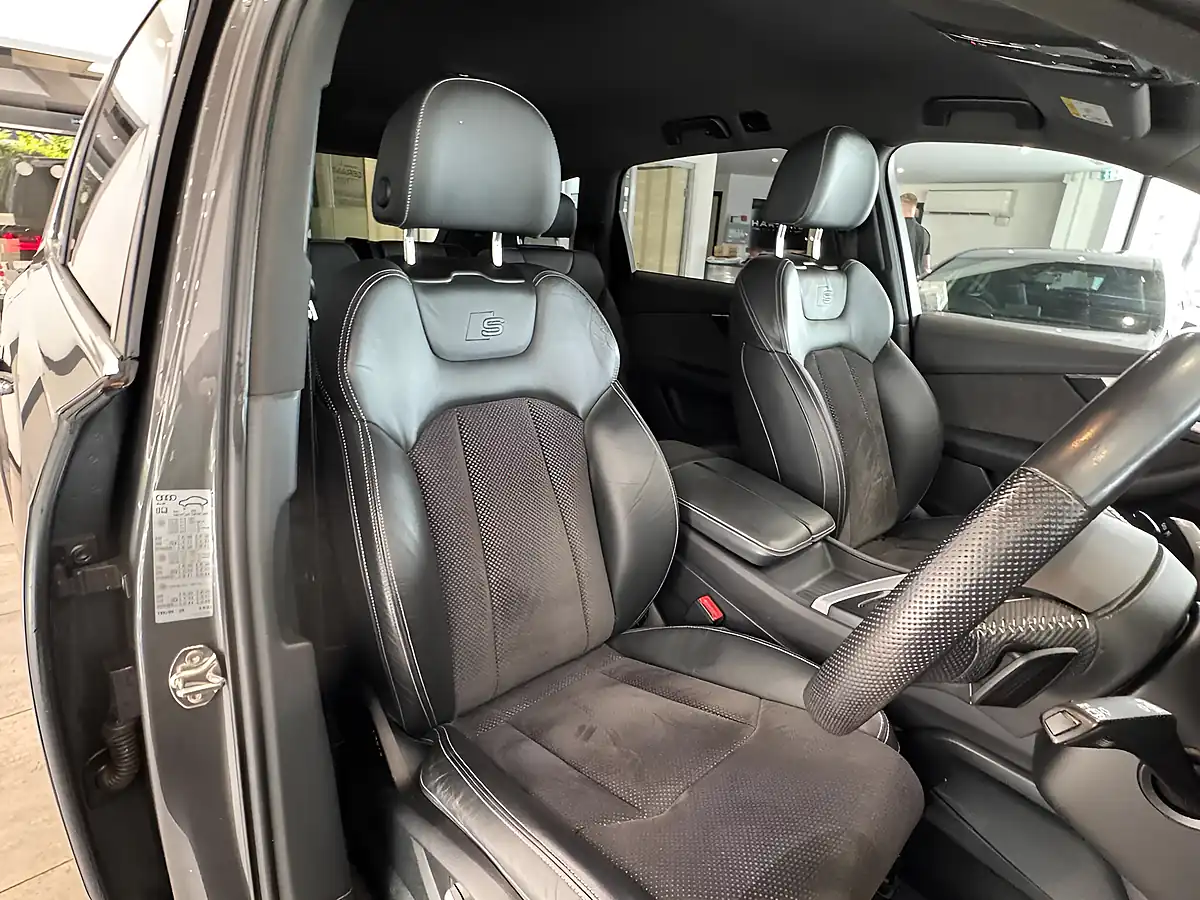 Used 2019 Audi Q7 S Line Grey - Interior and Exterior details 14
