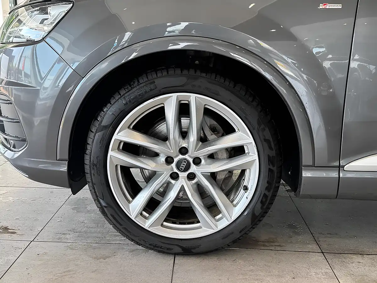 Used 2019 Audi Q7 S Line Grey - Interior and Exterior details 2