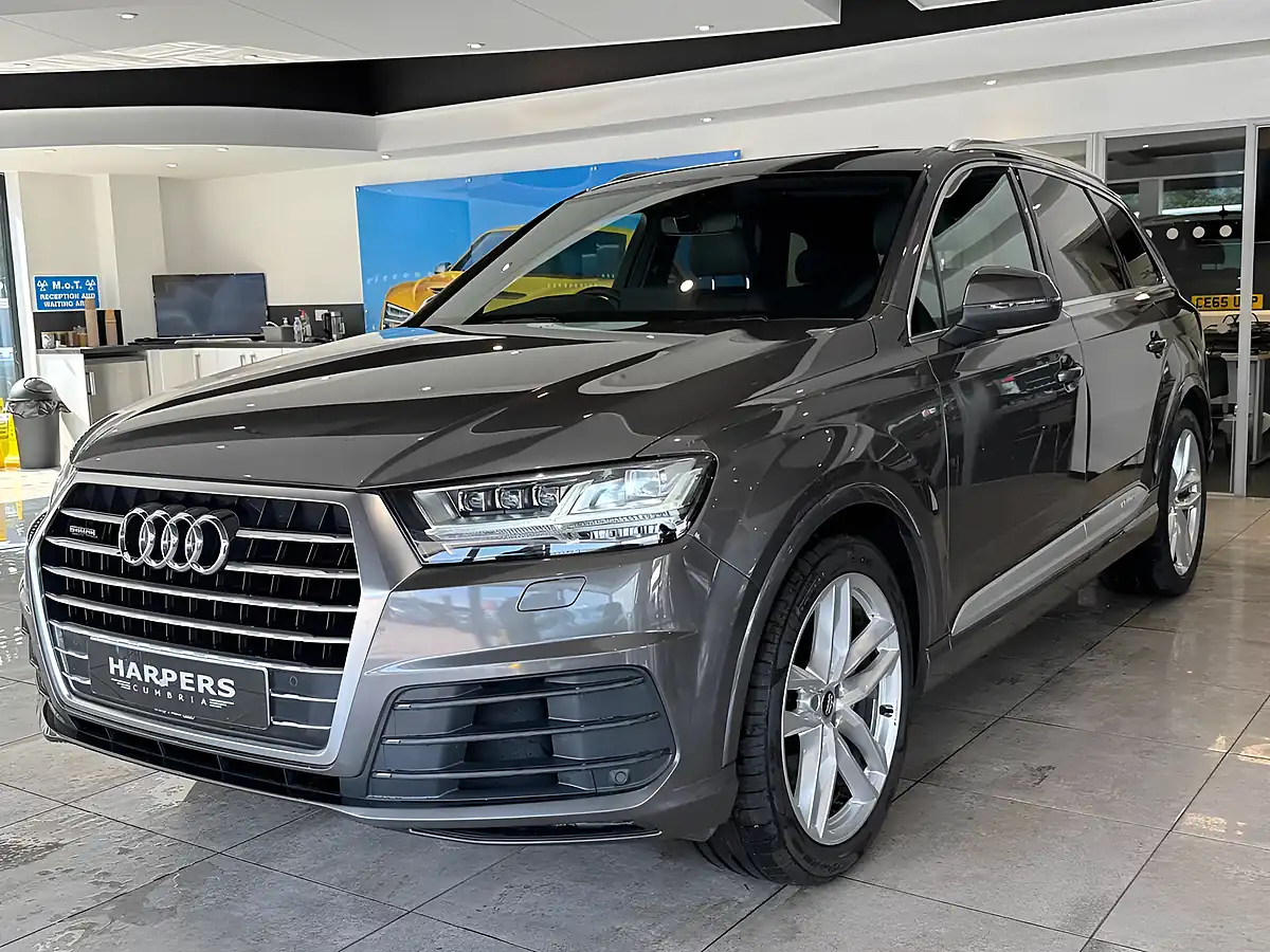 Used 2019 Audi Q7 S Line Grey - Interior and Exterior details 3