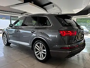 Used 2019 Audi Q7 S Line Grey - Interior and Exterior details 7