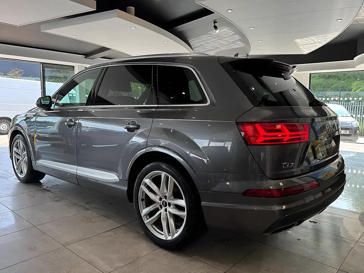Used 2019 Audi Q7 S Line Grey - Interior and Exterior details 7