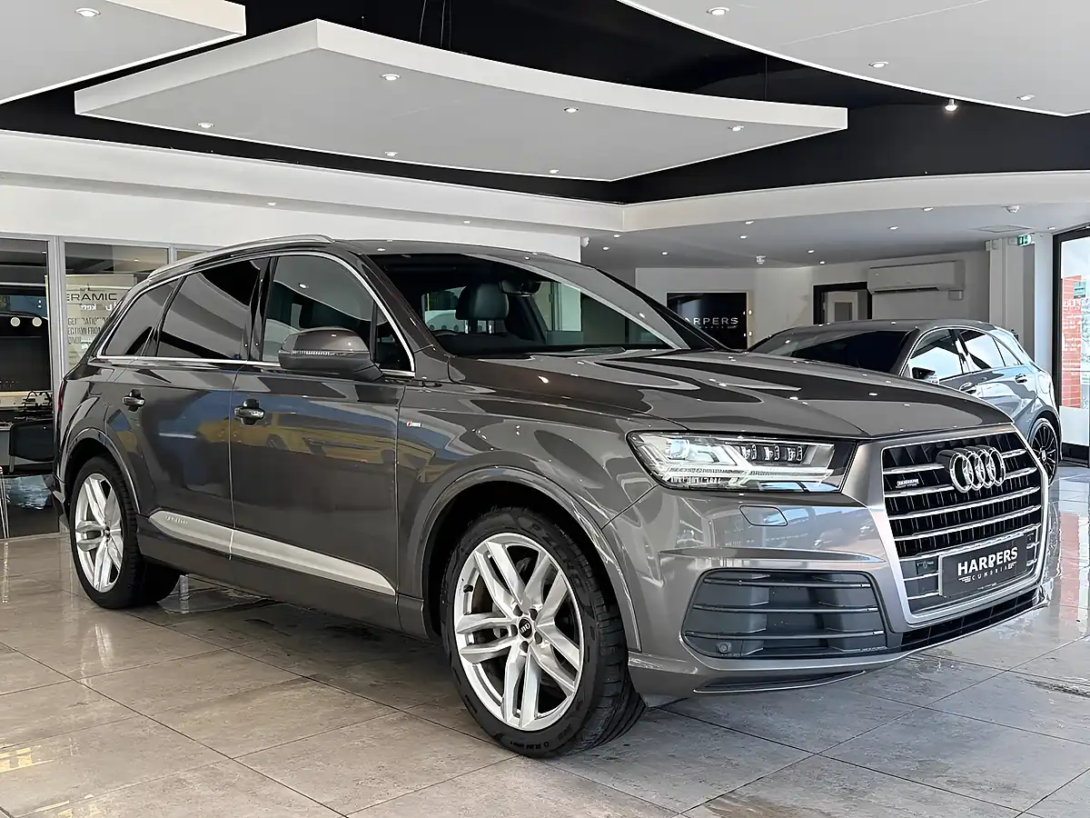 Used 2019 Audi Q7 S Line Grey - Interior and Exterior details 9