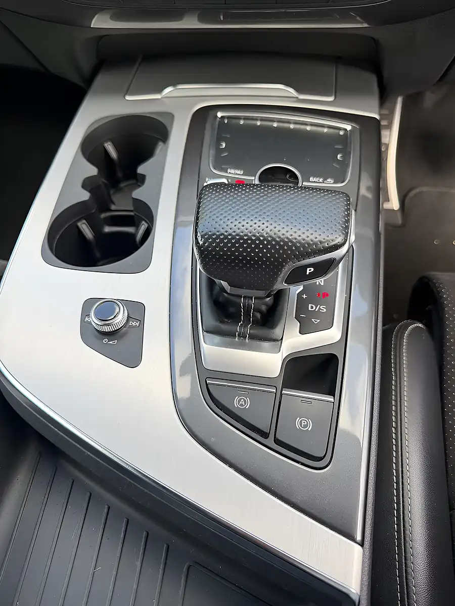 Used 2019 Audi Q7 S Line White - Interior and Exterior details 14