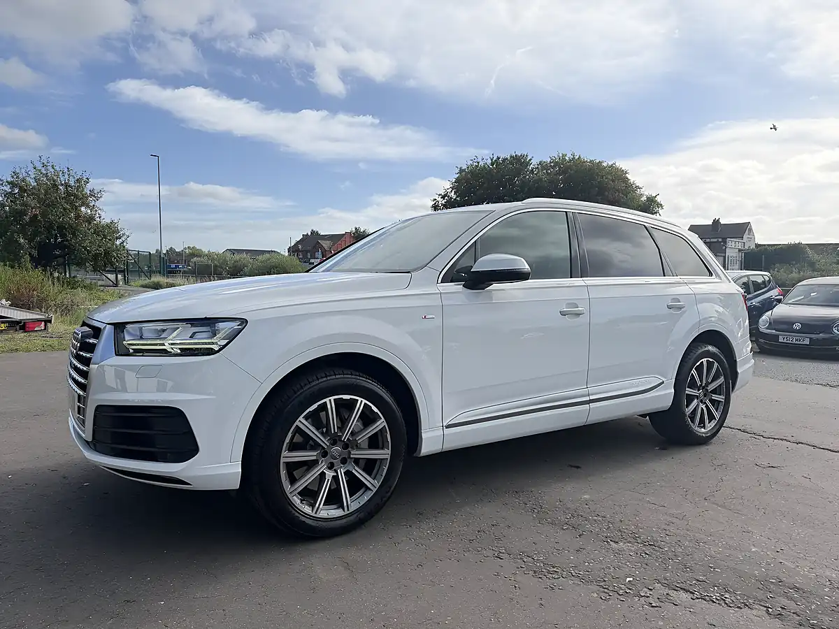 Used 2019 Audi Q7 S Line White - Interior and Exterior details 2
