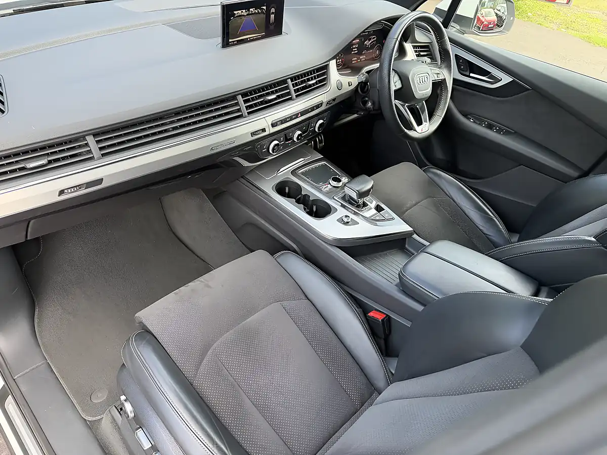 Used 2019 Audi Q7 S Line White - Interior and Exterior details 9
