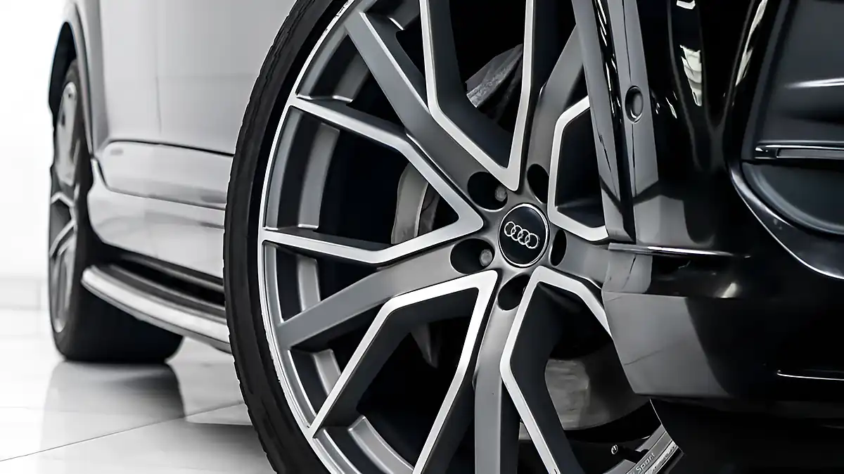 Used 2019 Audi Q7 Vorsprung Black - Interior and Exterior details 7